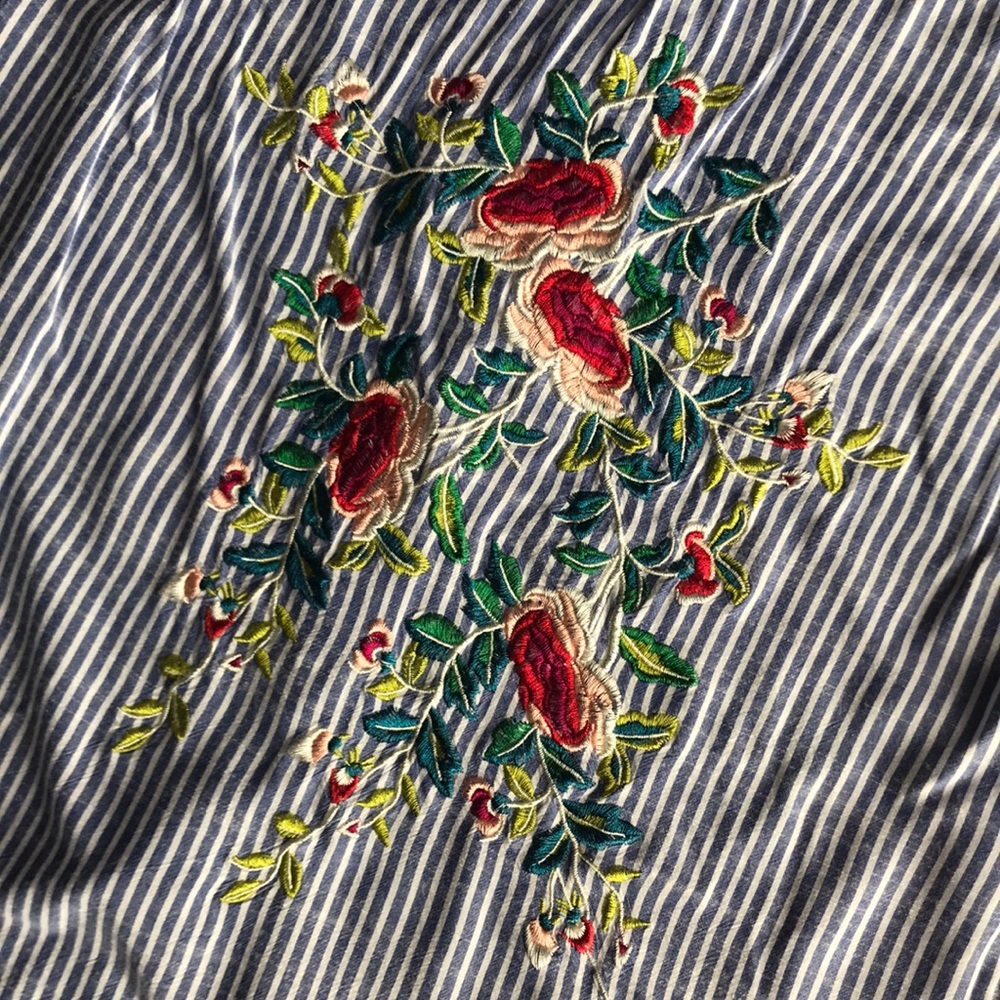 Entro Embroidered Tank - Picture 4 of 7